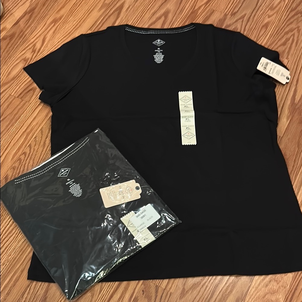 NWT NEW Set 2 St. John's Bay Black V-Neck T-Shirt XL